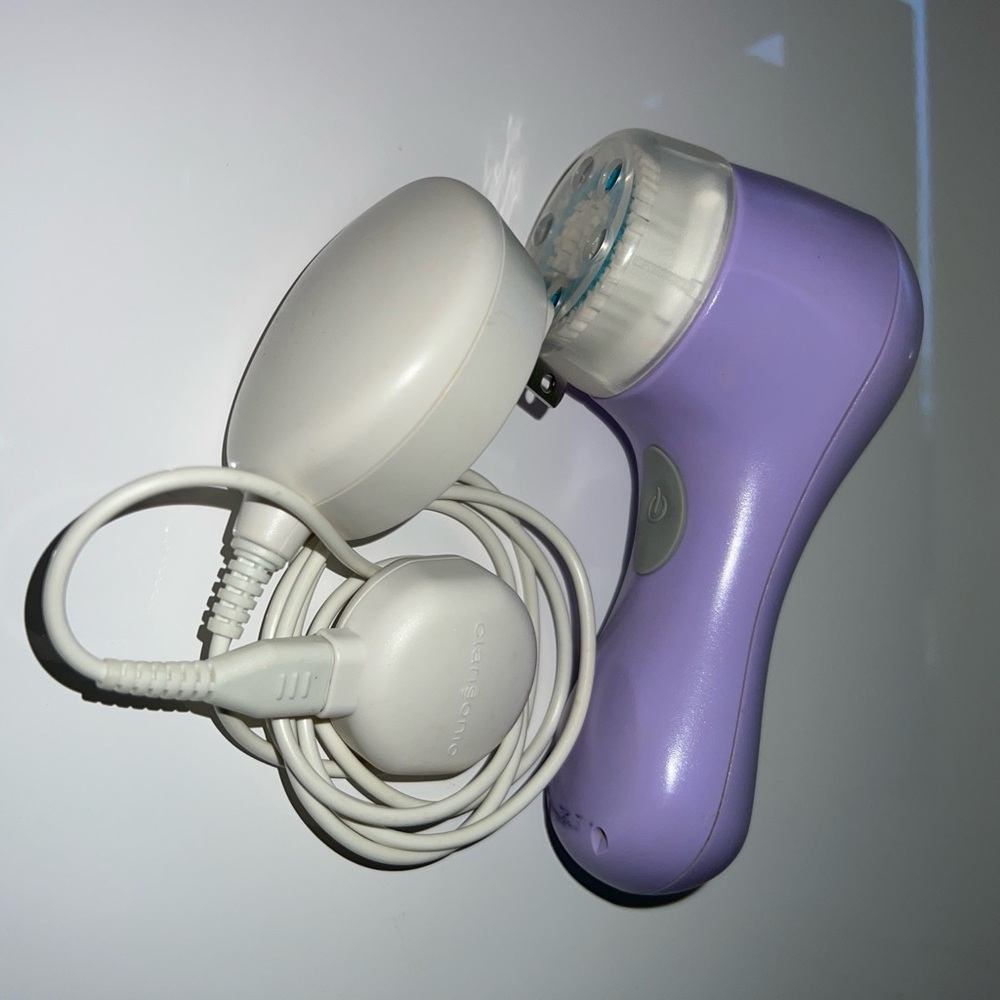 Clarisonic Mia 1 Facial Sonic Cleansing Brush + Charger - Lavender Light Purple